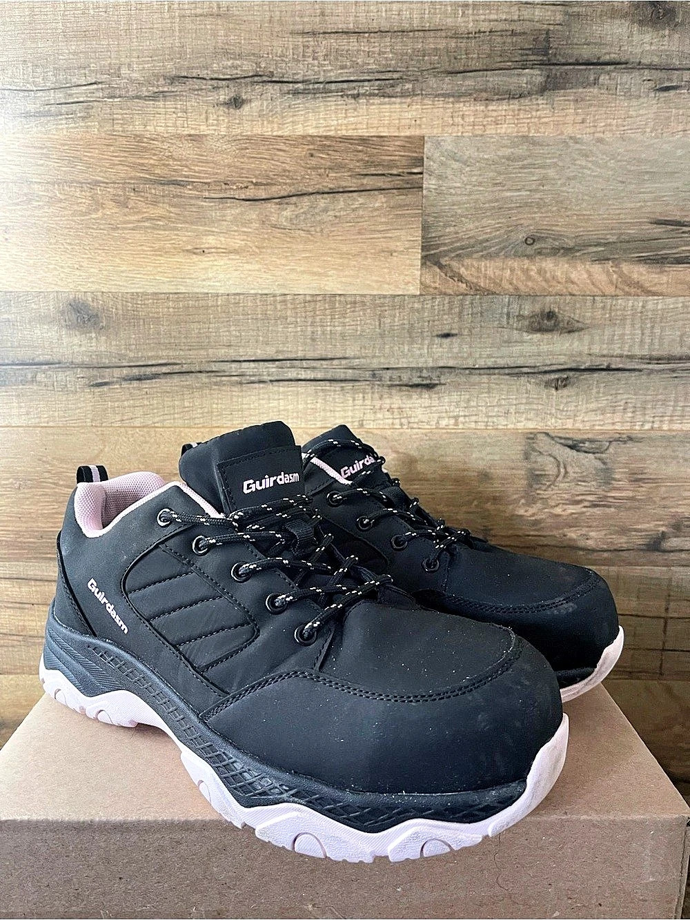 Women's Wide Steel Toe Waterproof Work Shoes
Non-Slip Size: 9 - 9.5